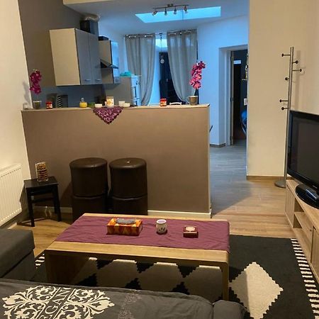 Superbe Appartement Charleroi Bagian luar foto