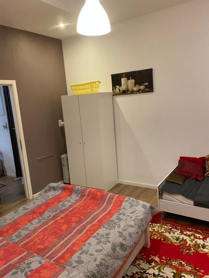 Superbe Appartement Charleroi Bagian luar foto